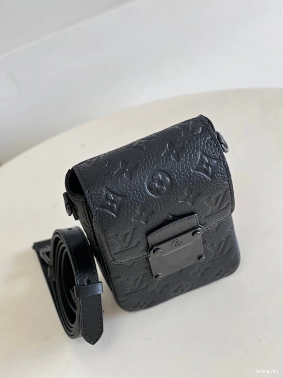 S-LOCK VUITTON LOUIS VERTICAL WEARABLE WALLET 0313